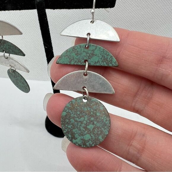 Funky half circle silver and speckled green tiered dangle drop earrings - Picture 2 of 4